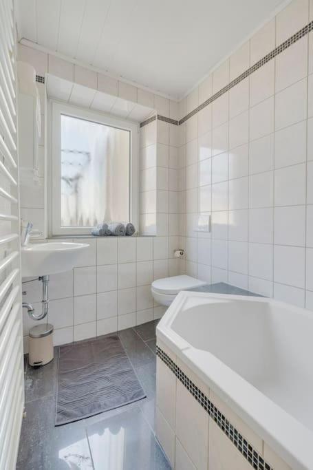 Tiny Apartment With Spacious Terrace On The Rhine Neuwied Exteriör bild