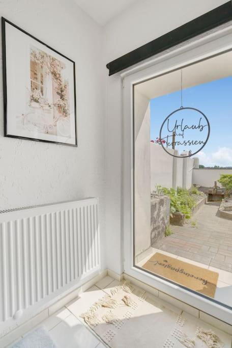 Tiny Apartment With Spacious Terrace On The Rhine Neuwied Exteriör bild