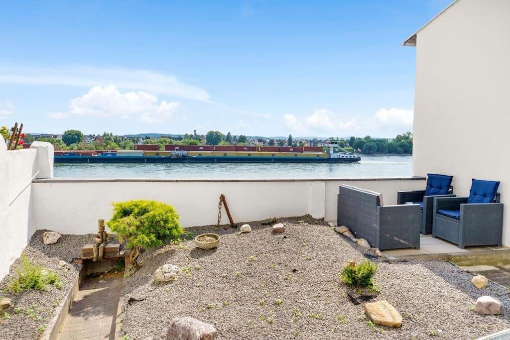Tiny Apartment With Spacious Terrace On The Rhine Neuwied Exteriör bild